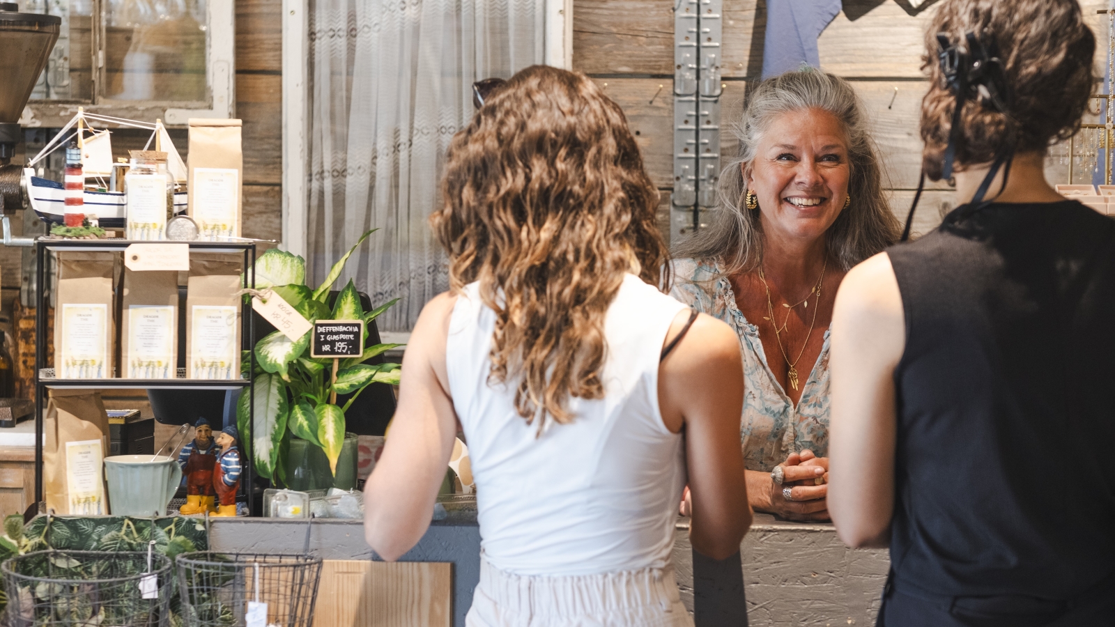 Kvinder i livstilsbutik